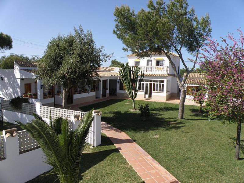 Hostal Las Acacias Los Canos De Meca Luaran gambar